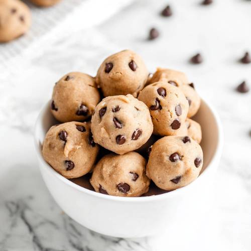 Healthy Flourless Cookie Dough (No Bake, Vegan & Ready in 5 Minutes)
